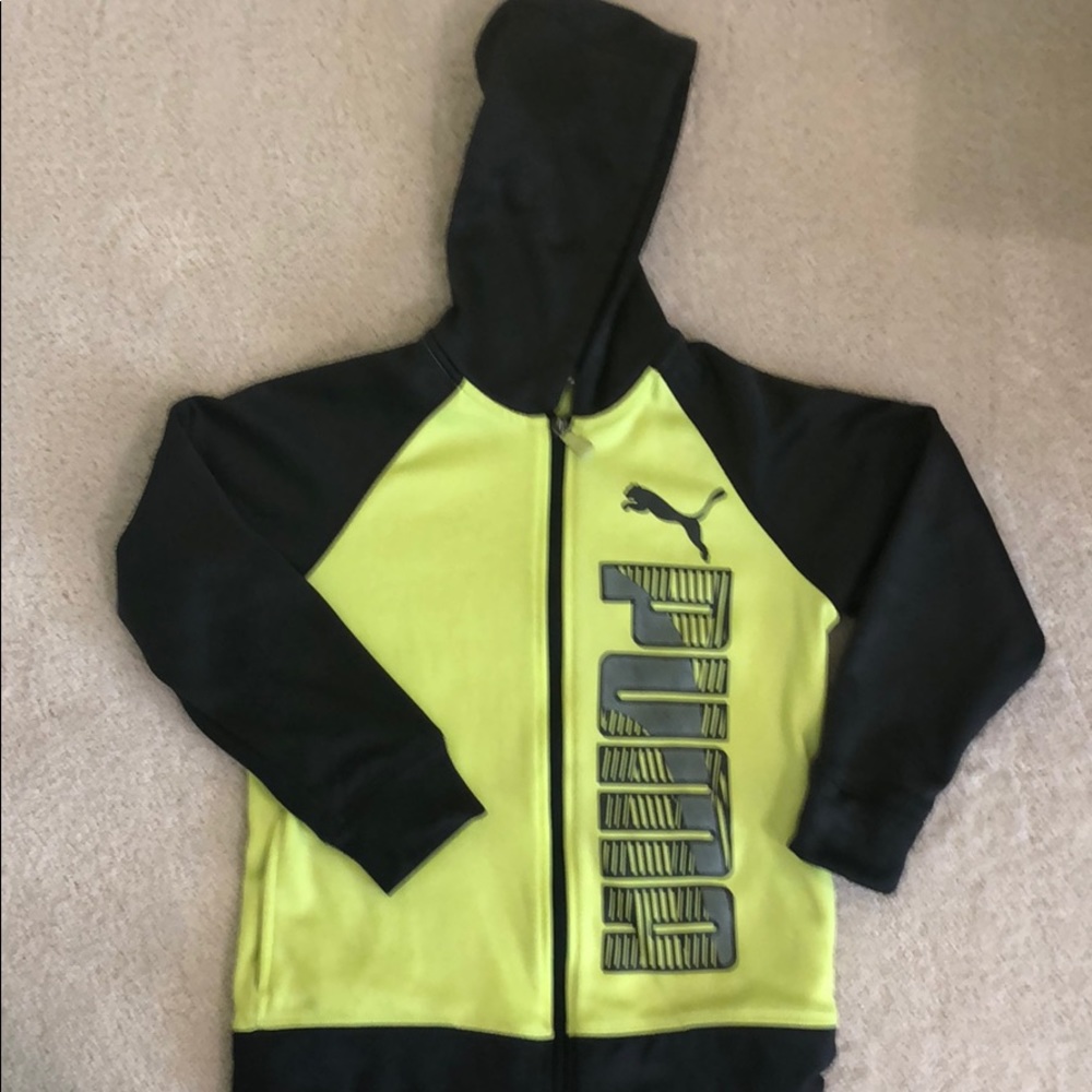 Small puma hoodie zip up.